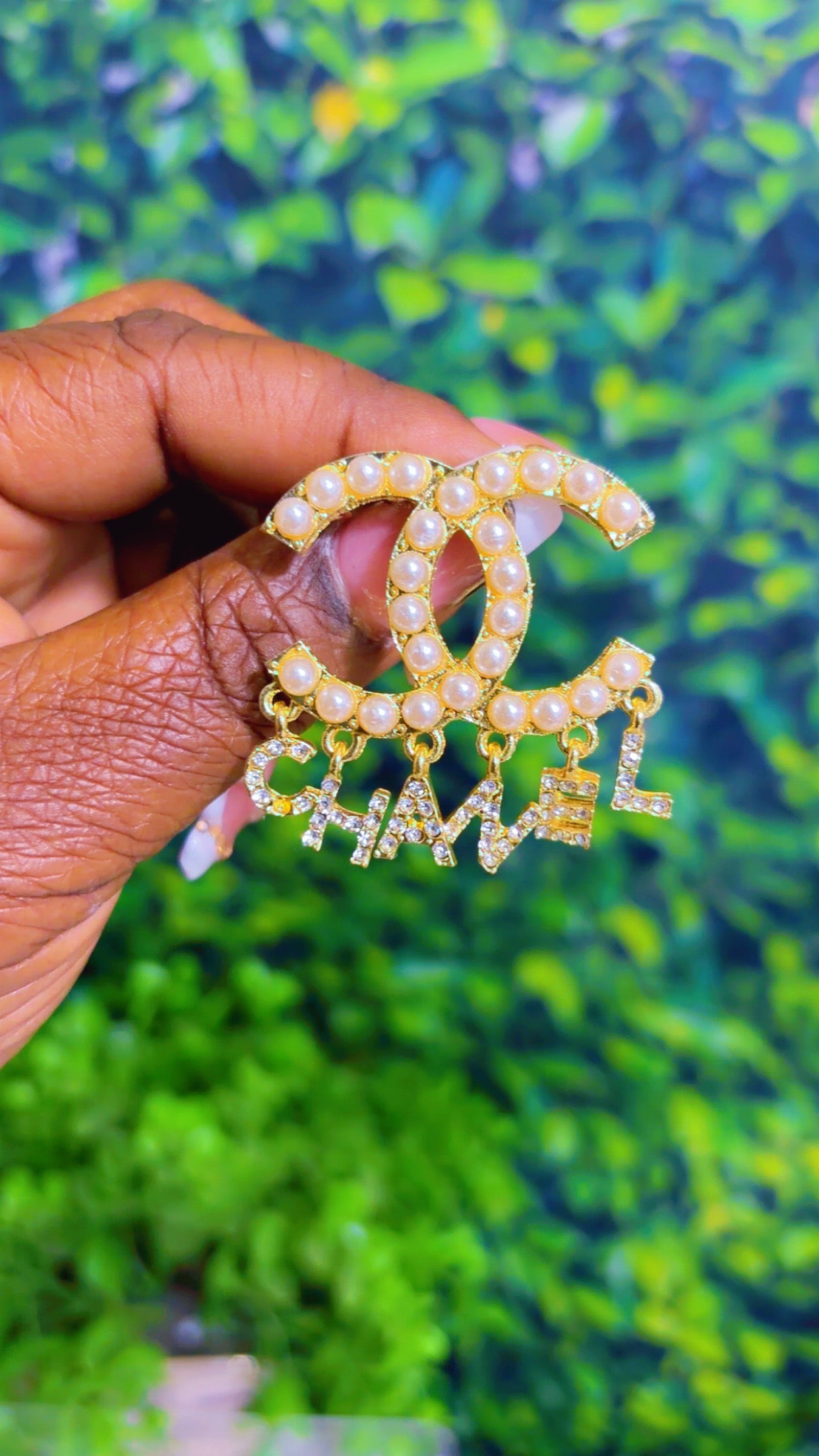 Dangle pearl brooch