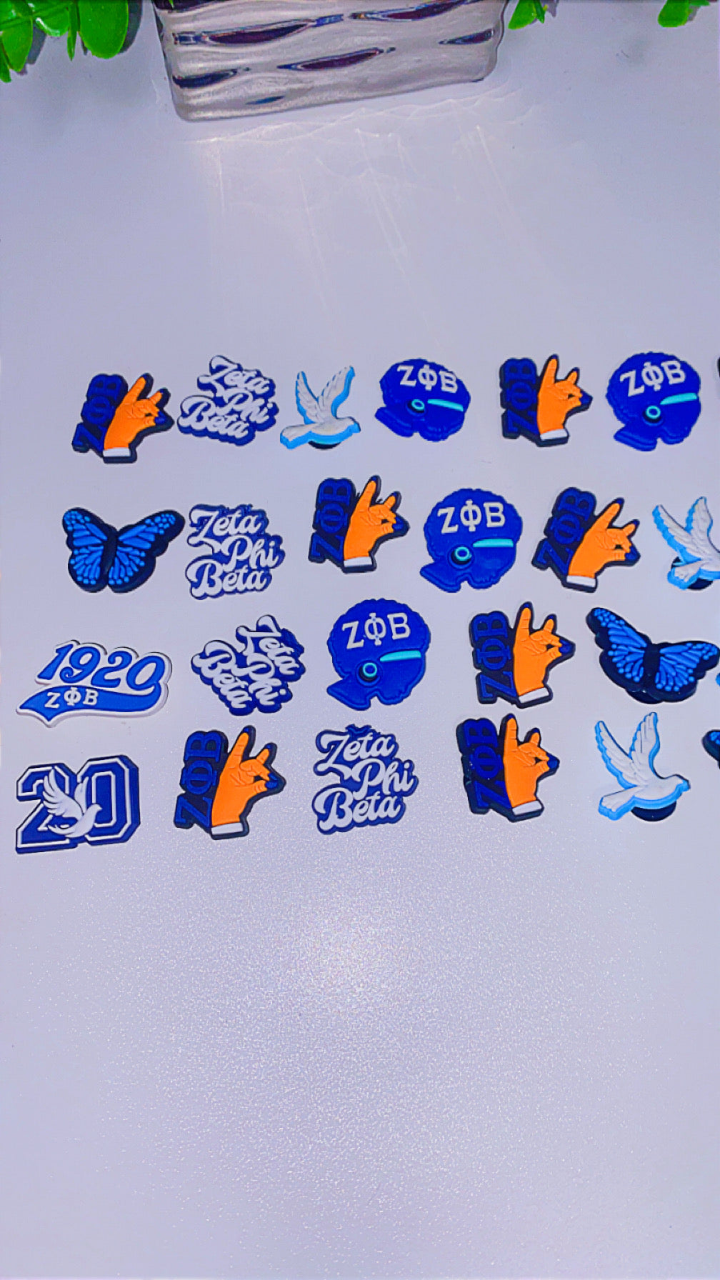Zeta croc charms (Randomly selected set of 8)