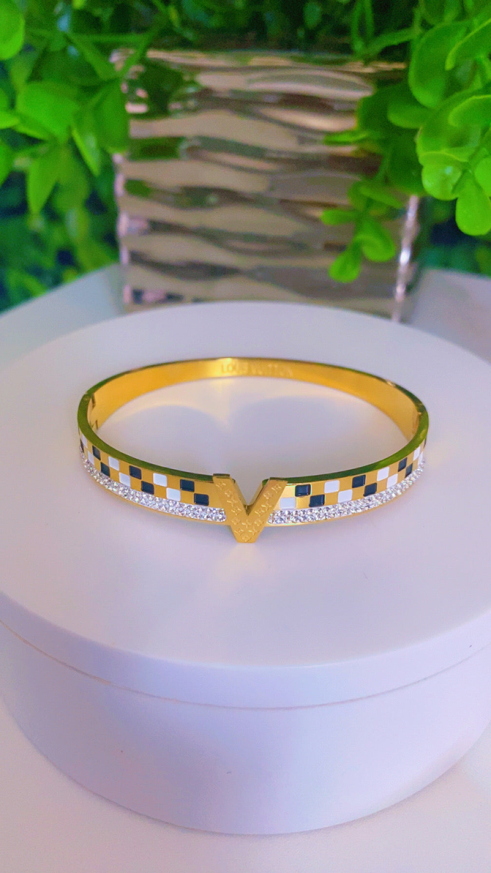 Gold (Stainless steel 7 1/2 inch bangle)
