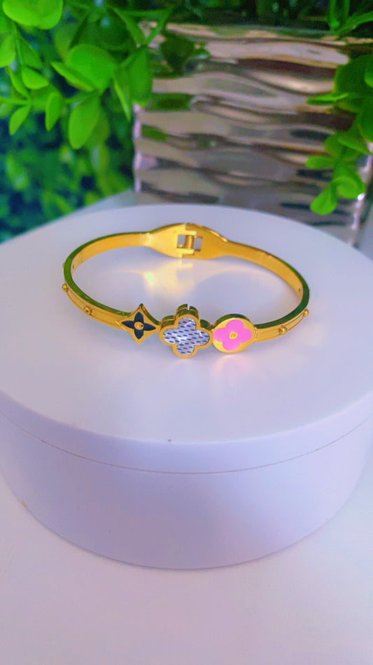 Gold (Stainless steel 7 1/2 inch bangle)