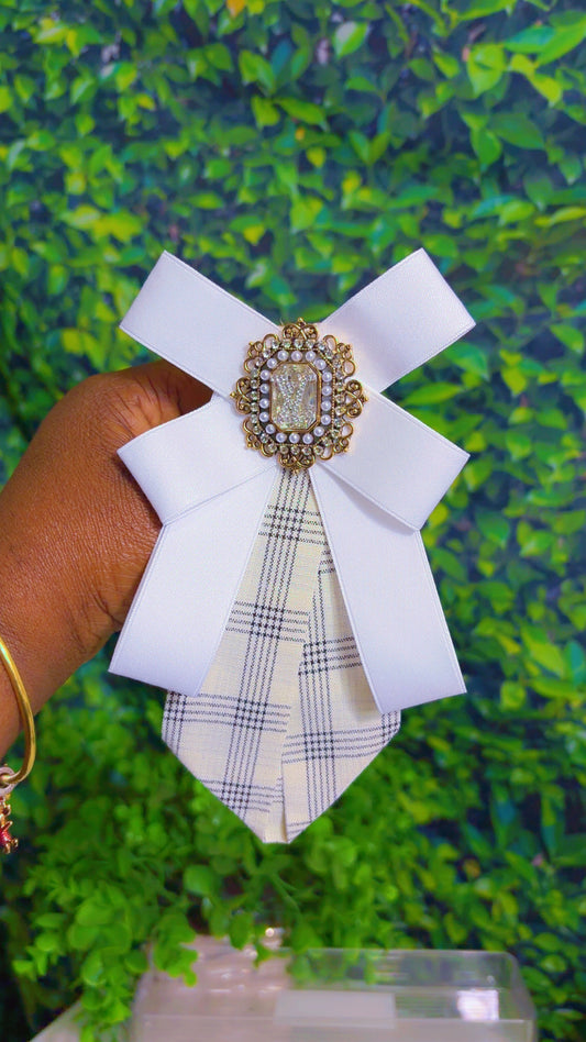 White lux bow brooch