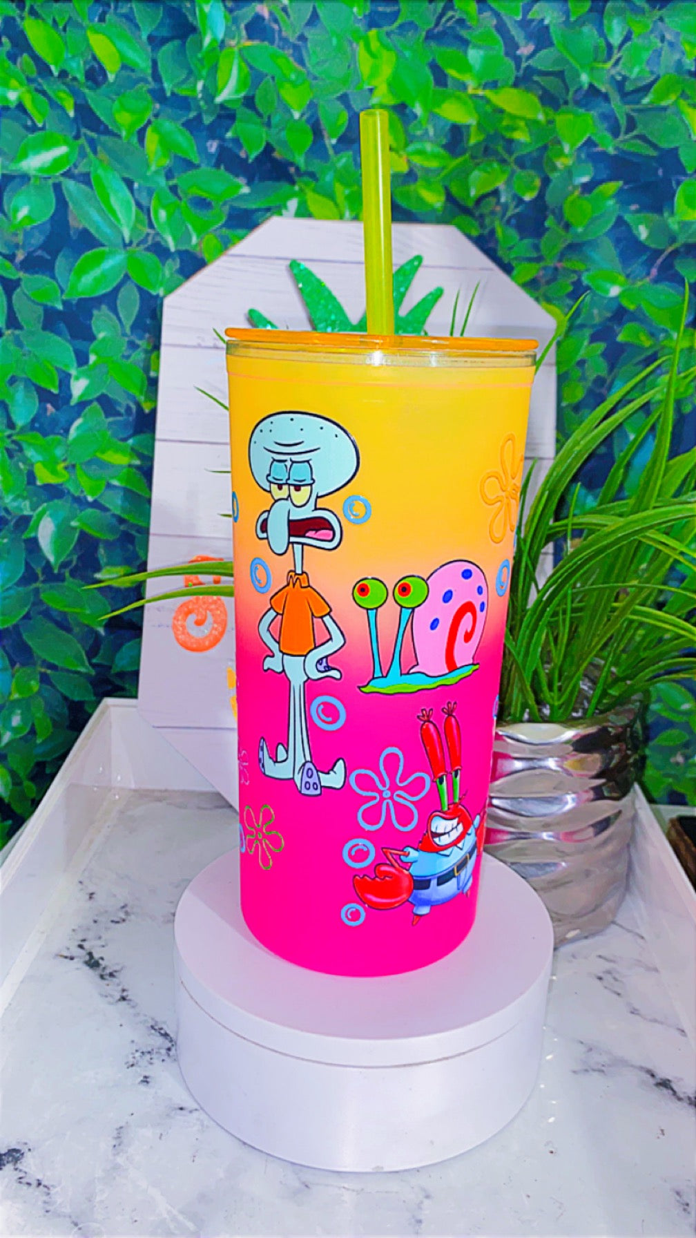 Bikini bottom tumbler with straw