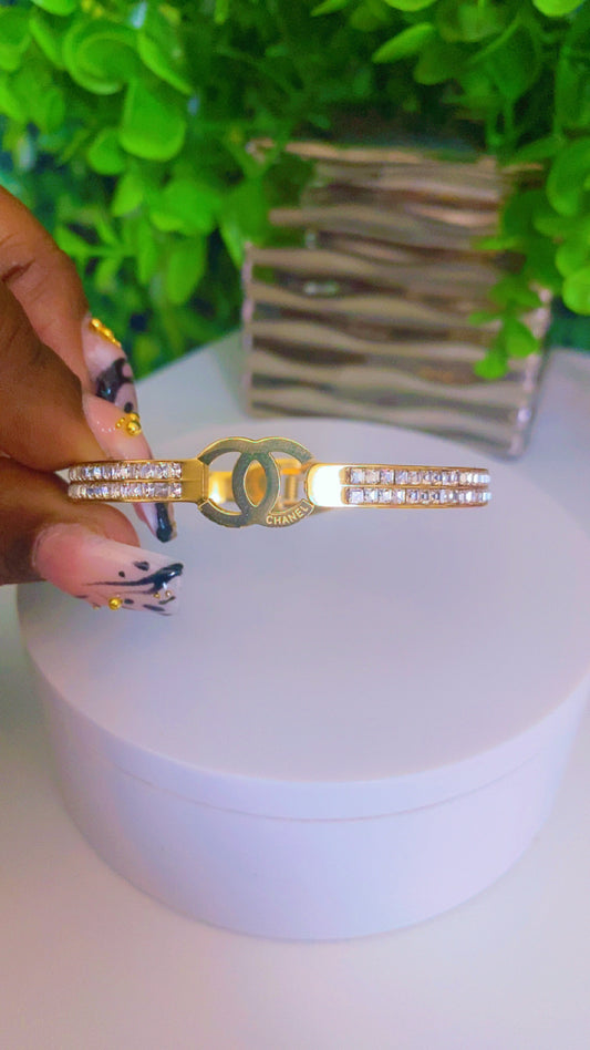Gold (Stainless steel 7 1/2 inch bangle)