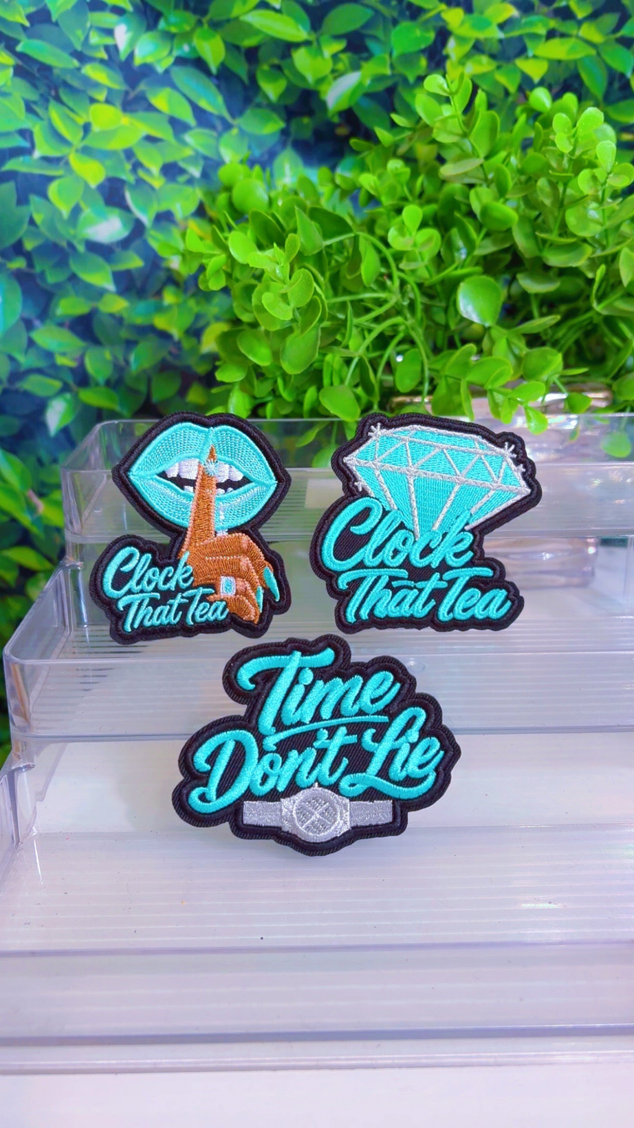 Clock that tea iron on patch set