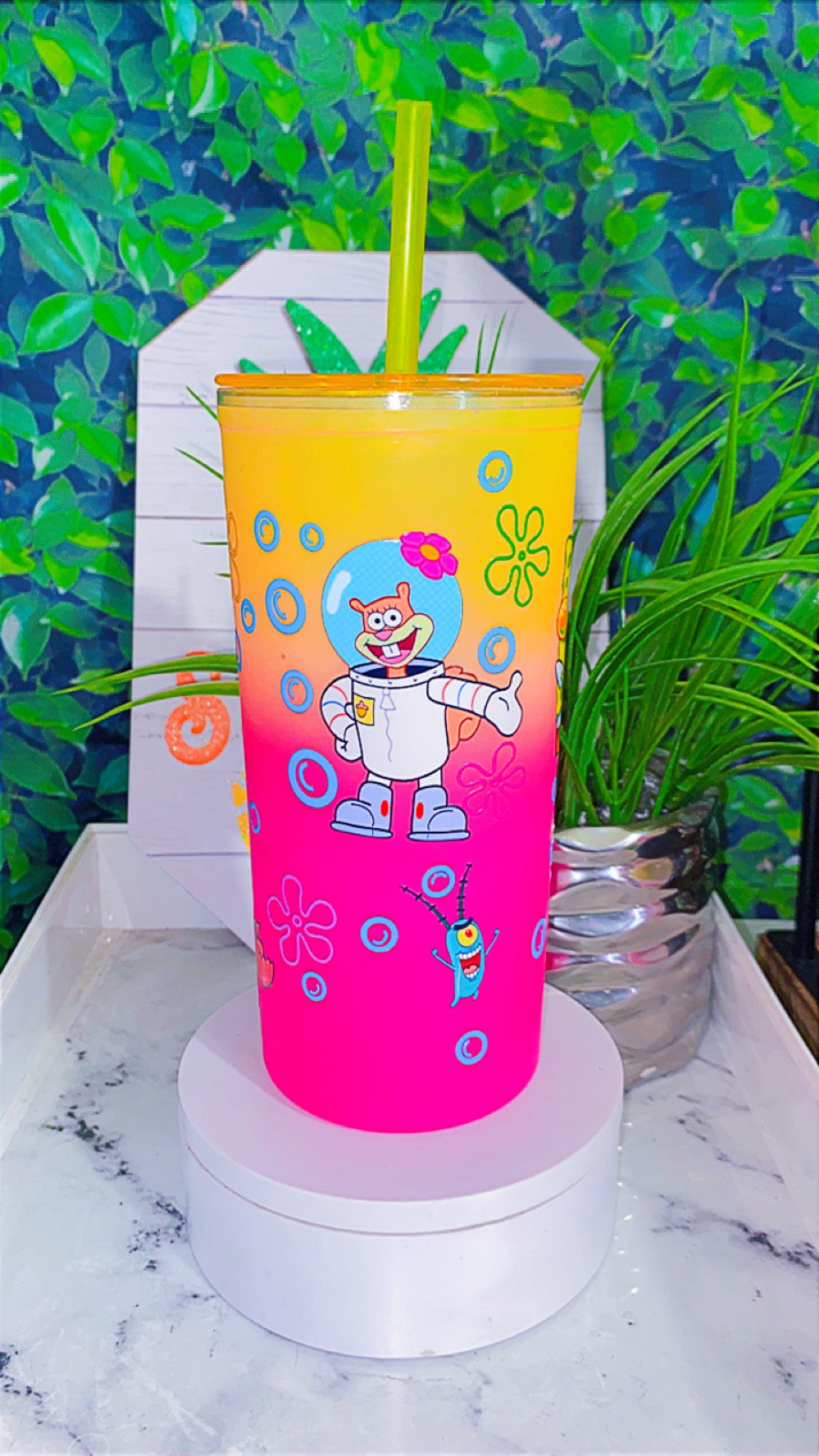 Bikini bottom tumbler with straw