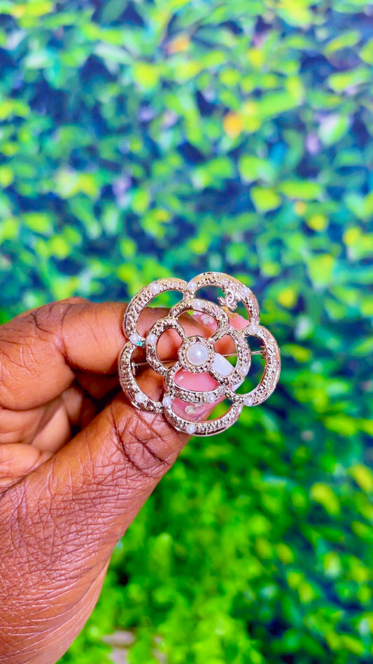 Gold or silver brooch